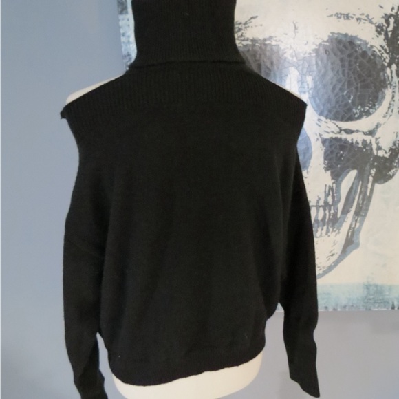 SHEIN Off The Shoulder Sweater - Picture 4 of 4